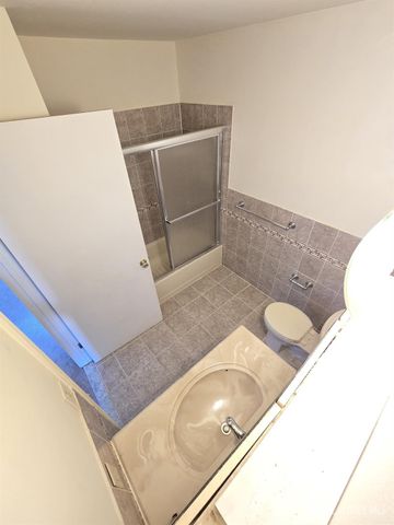 198 Sierra Court, Woodbridge Proper, NJ 07095