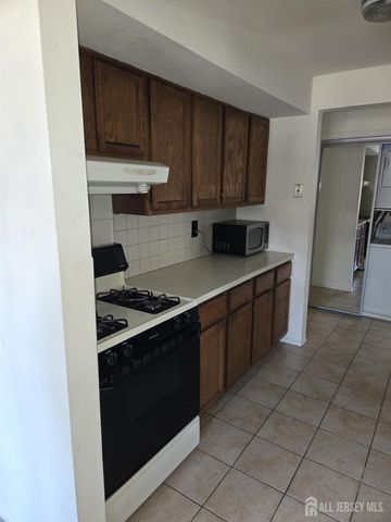 198 Sierra Court, Woodbridge Proper, NJ 07095