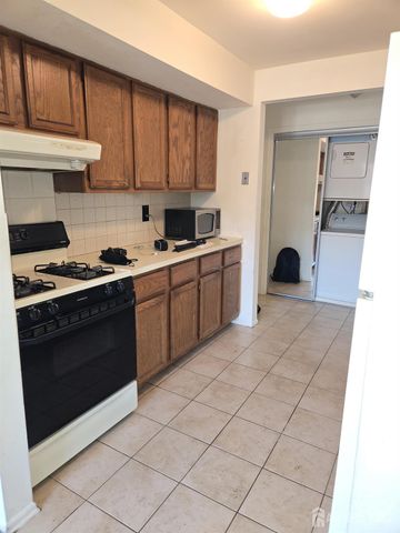 198 Sierra Court, Woodbridge Proper, NJ 07095