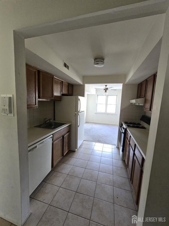 198 Sierra Court, Woodbridge Proper, NJ 07095