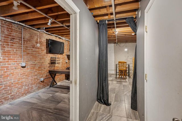 27 N 2ND ST, Philadelphia, PA 19106