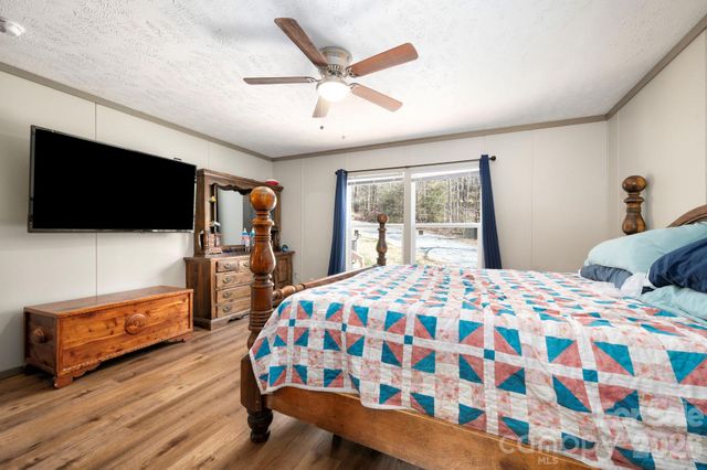 1064 Deer Chase Circle, Cedar Mountain, NC 28718