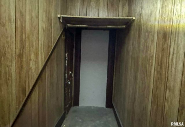 230 E CHESTNUT Street, Canton, IL 61520