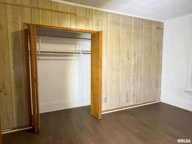 230 E CHESTNUT Street, Canton, IL 61520