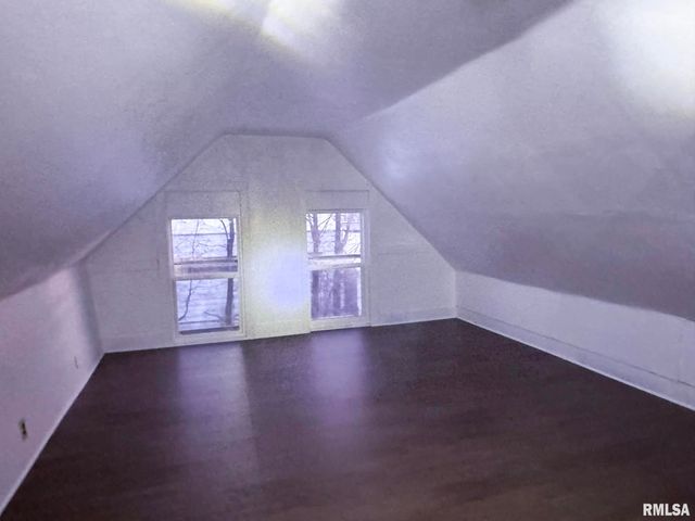 230 E CHESTNUT Street, Canton, IL 61520