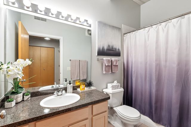 3260 N Clark Street 408, Chicago, IL 60657