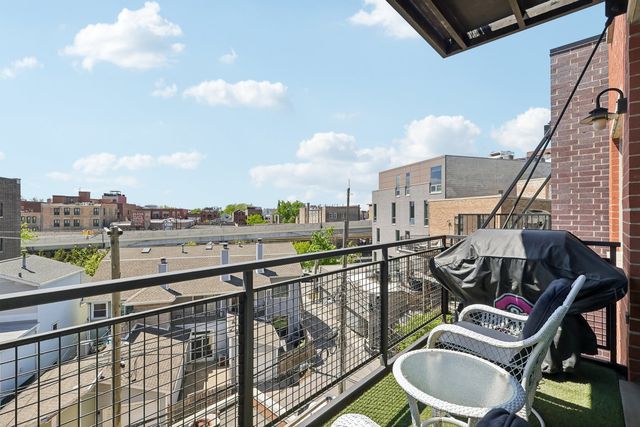 3260 N Clark Street 408, Chicago, IL 60657