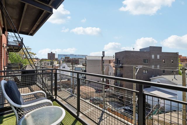 3260 N Clark Street 408, Chicago, IL 60657