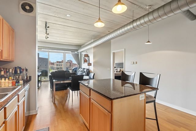 3260 N Clark Street 408, Chicago, IL 60657