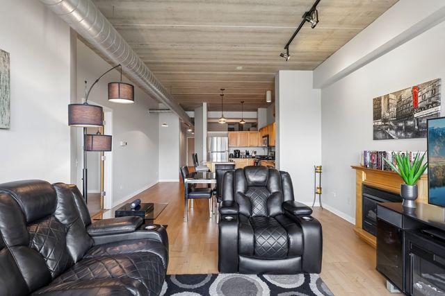 3260 N Clark Street 408, Chicago, IL 60657