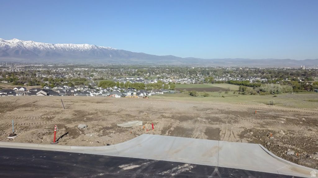 Image 5 of property listing at 559 N SHORELINE DR # 58, Providence, UT 84332