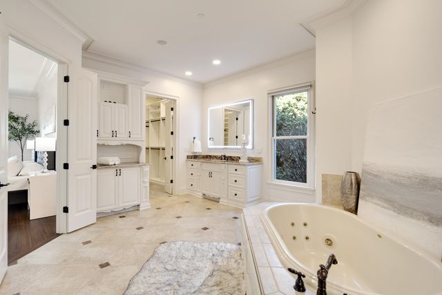 9916 LEGENDS DR, Collierville, TN 38139