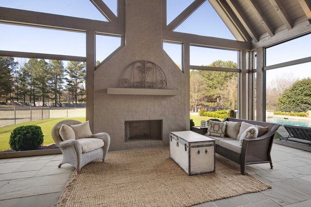 9916 LEGENDS DR, Collierville, TN 38139