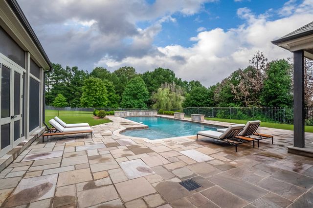 9916 LEGENDS DR, Collierville, TN 38139
