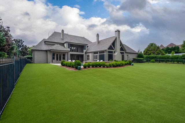 9916 LEGENDS DR, Collierville, TN 38139