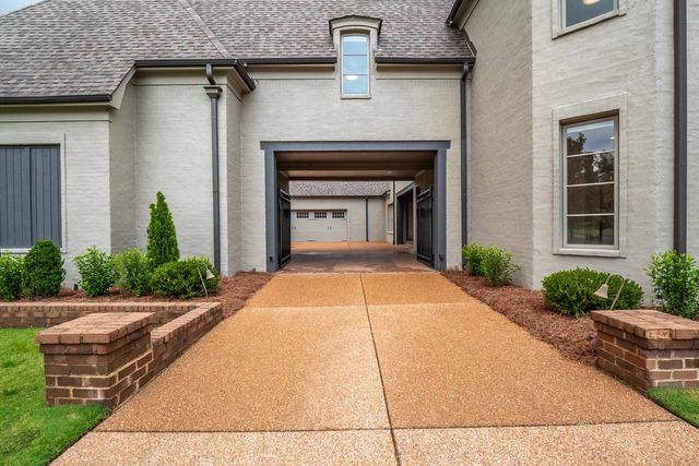 9916 LEGENDS DR, Collierville, TN 38139
