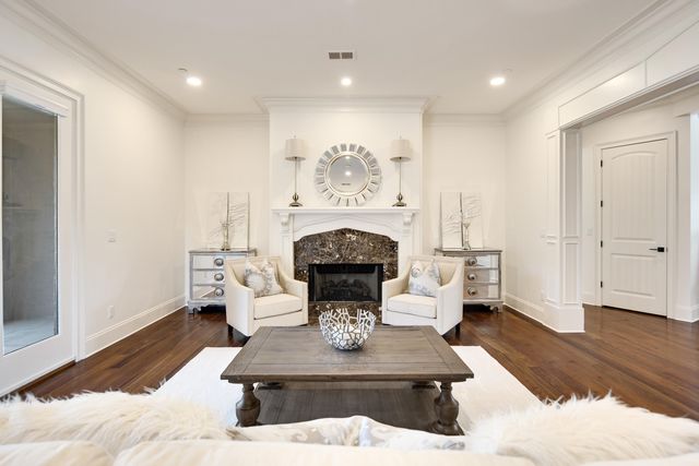 9916 LEGENDS DR, Collierville, TN 38139