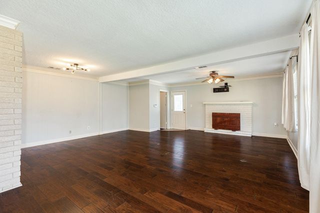 120 Palm Lane, Lake Jackson, TX 77566