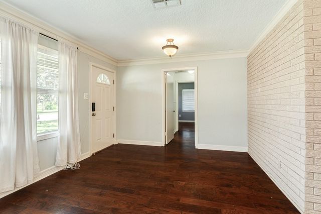 120 Palm Lane, Lake Jackson, TX 77566