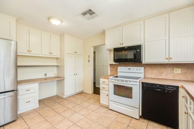 120 Palm Lane, Lake Jackson, TX 77566