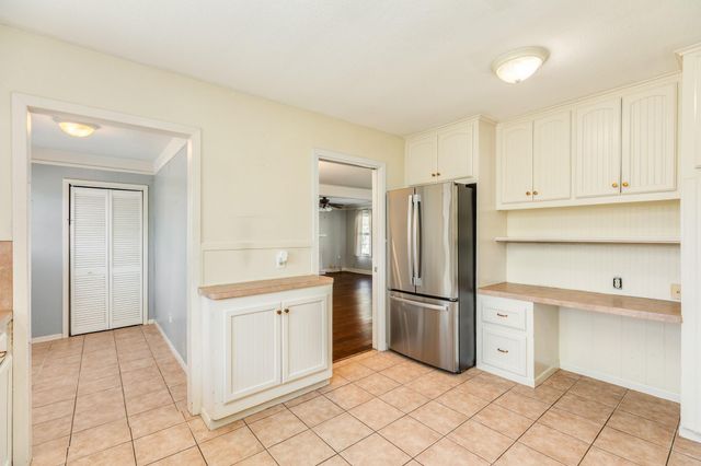 120 Palm Lane, Lake Jackson, TX 77566