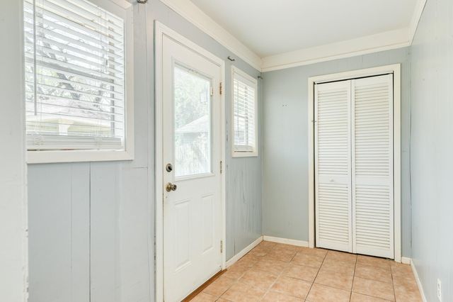 120 Palm Lane, Lake Jackson, TX 77566