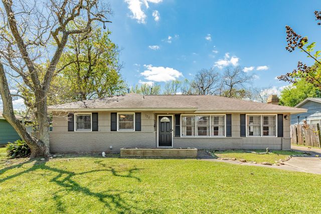 120 Palm Lane, Lake Jackson, TX 77566