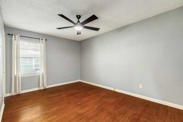 120 Palm Lane, Lake Jackson, TX 77566