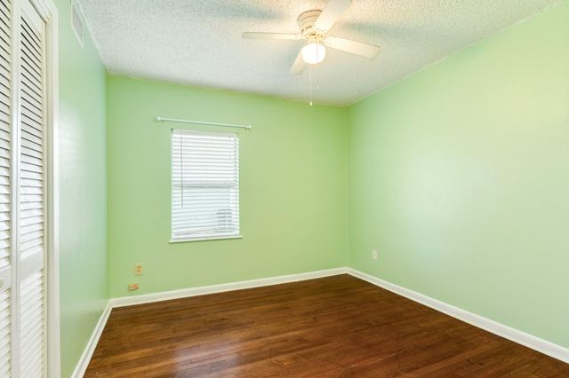 120 Palm Lane, Lake Jackson, TX 77566