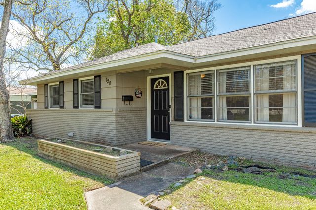 120 Palm Lane, Lake Jackson, TX 77566