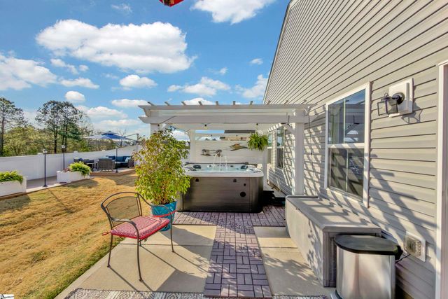 2258 Hemming Way, Boiling Springs, SC 29316