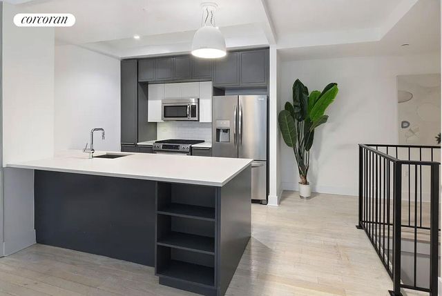 416 W 52ND Street TH213, New York City, NY 10019