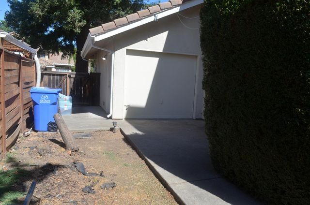 8392 Red Fox Way, Elk Grove, CA 95758