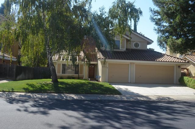 8392 Red Fox Way, Elk Grove, CA 95758