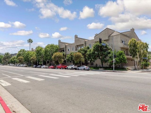 4477 Woodman Avenue 304, Sherman Oaks, CA 91423