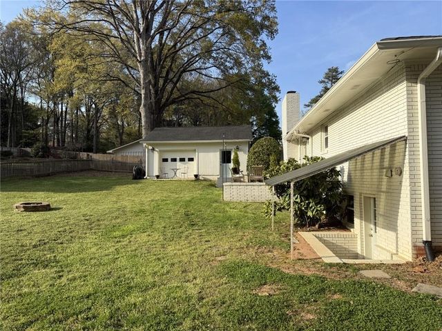 555 Allgood Road NE, Marietta, GA 30060