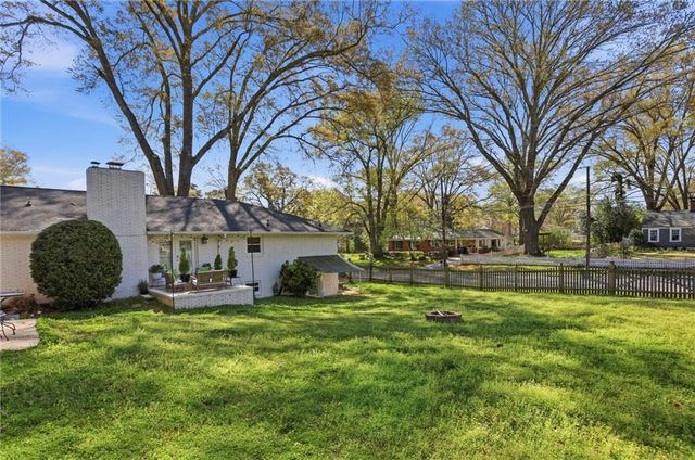 555 Allgood Road NE, Marietta, GA 30060