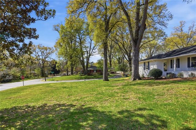 555 Allgood Road NE, Marietta, GA 30060