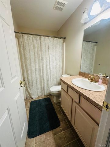 2216 Legacy Drive, Burton, MI 48519