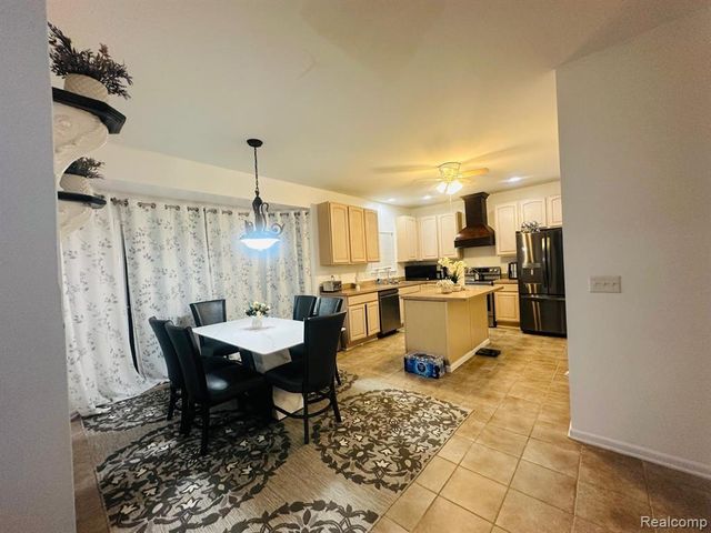 2216 Legacy Drive, Burton, MI 48519