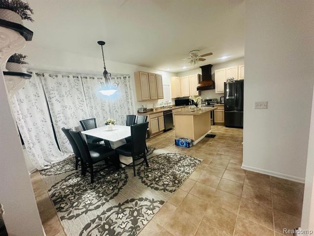 2216 Legacy Drive, Burton, MI 48519