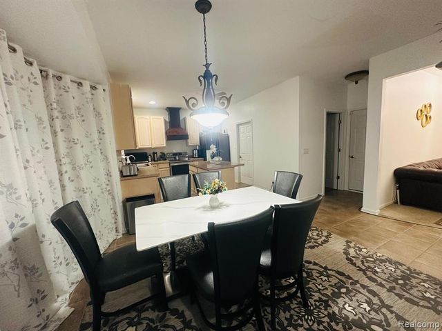 2216 Legacy Drive, Burton, MI 48519