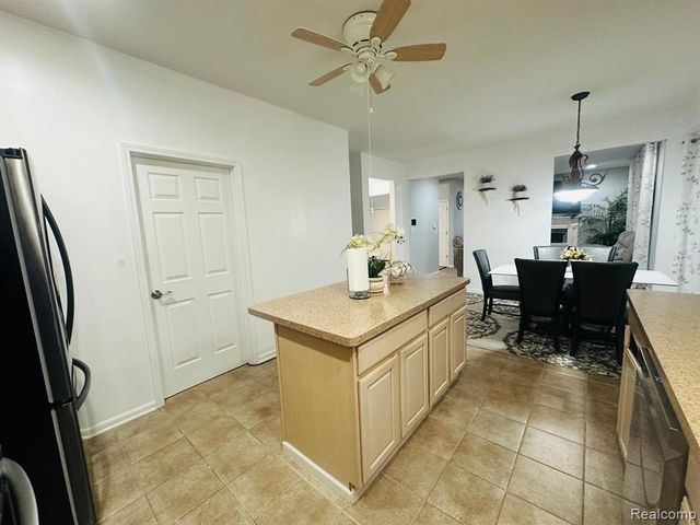 2216 Legacy Drive, Burton, MI 48519