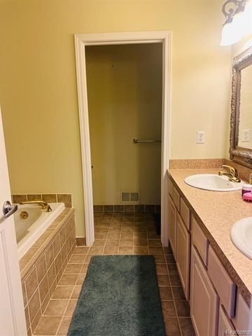 2216 Legacy Drive, Burton, MI 48519