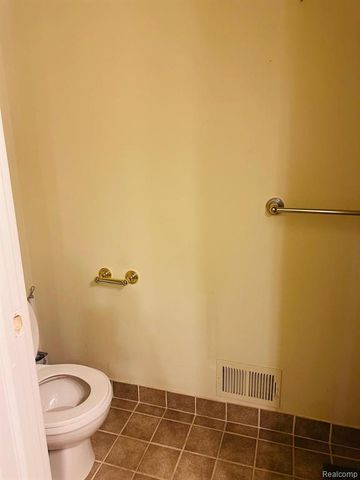 2216 Legacy Drive, Burton, MI 48519