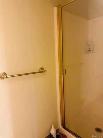 2216 Legacy Drive, Burton, MI 48519