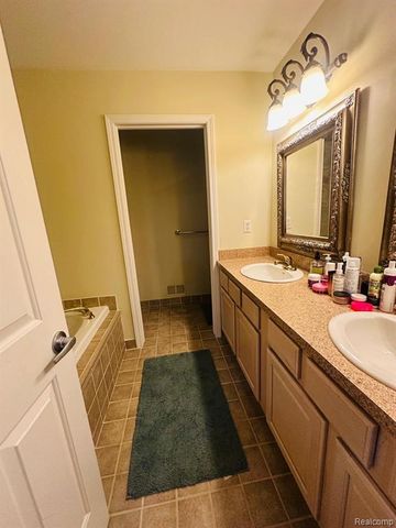 2216 Legacy Drive, Burton, MI 48519