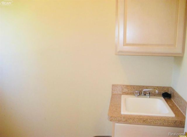 2216 Legacy Drive, Burton, MI 48519