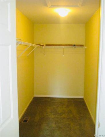 2216 Legacy Drive, Burton, MI 48519