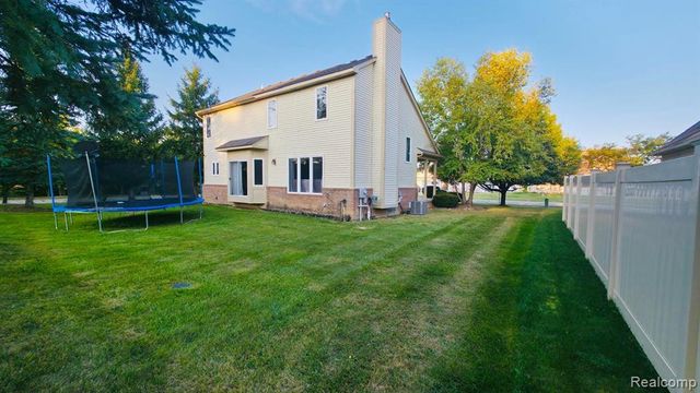 2216 Legacy Drive, Burton, MI 48519